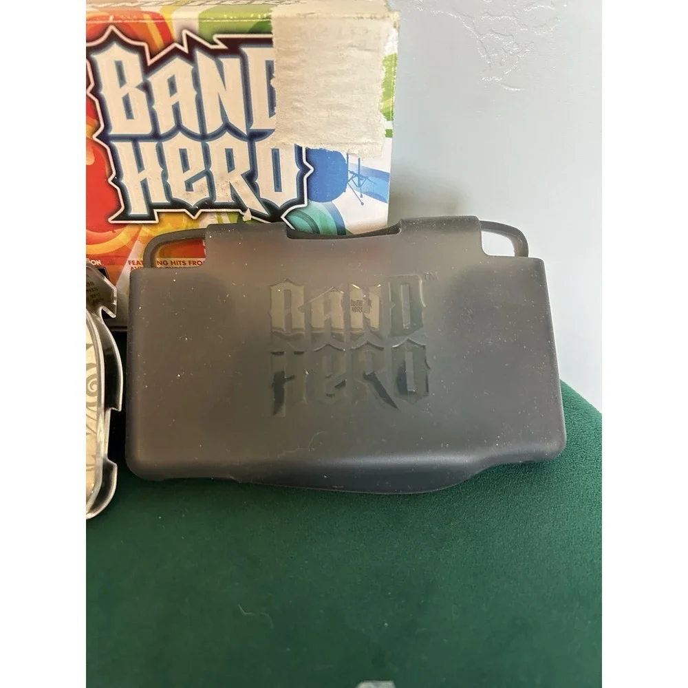 Band Hero - Nintendo DS, 2009 CIB Complete - Damage On Outside Of Box